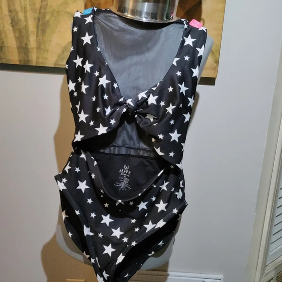 Alpine Black and White Star One Piece - Picture 4 of 10